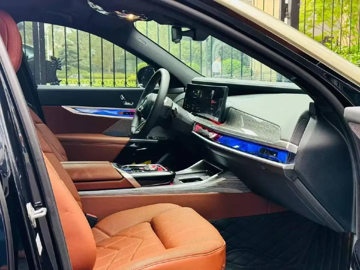 2023 BMW i7 BEV 101.7KWH,autocango,china used car exporter,china ev exporter,chinese used car exporter,chinese used ev exporter