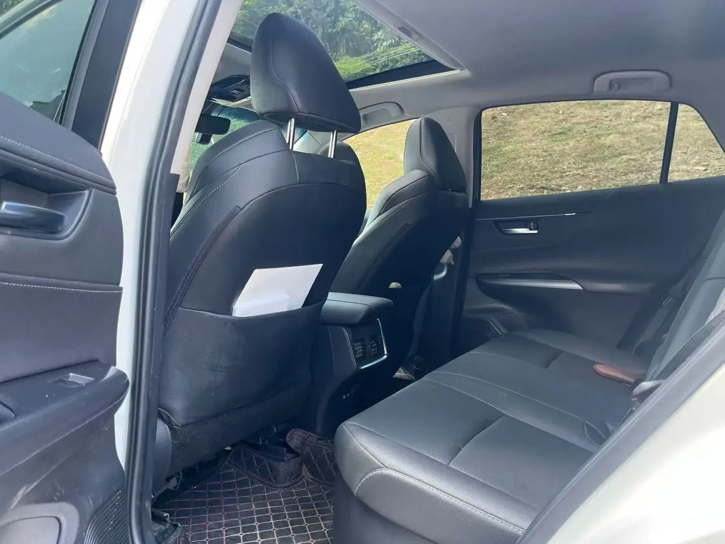 2022 TOYOTA VENZA thumbnail 3