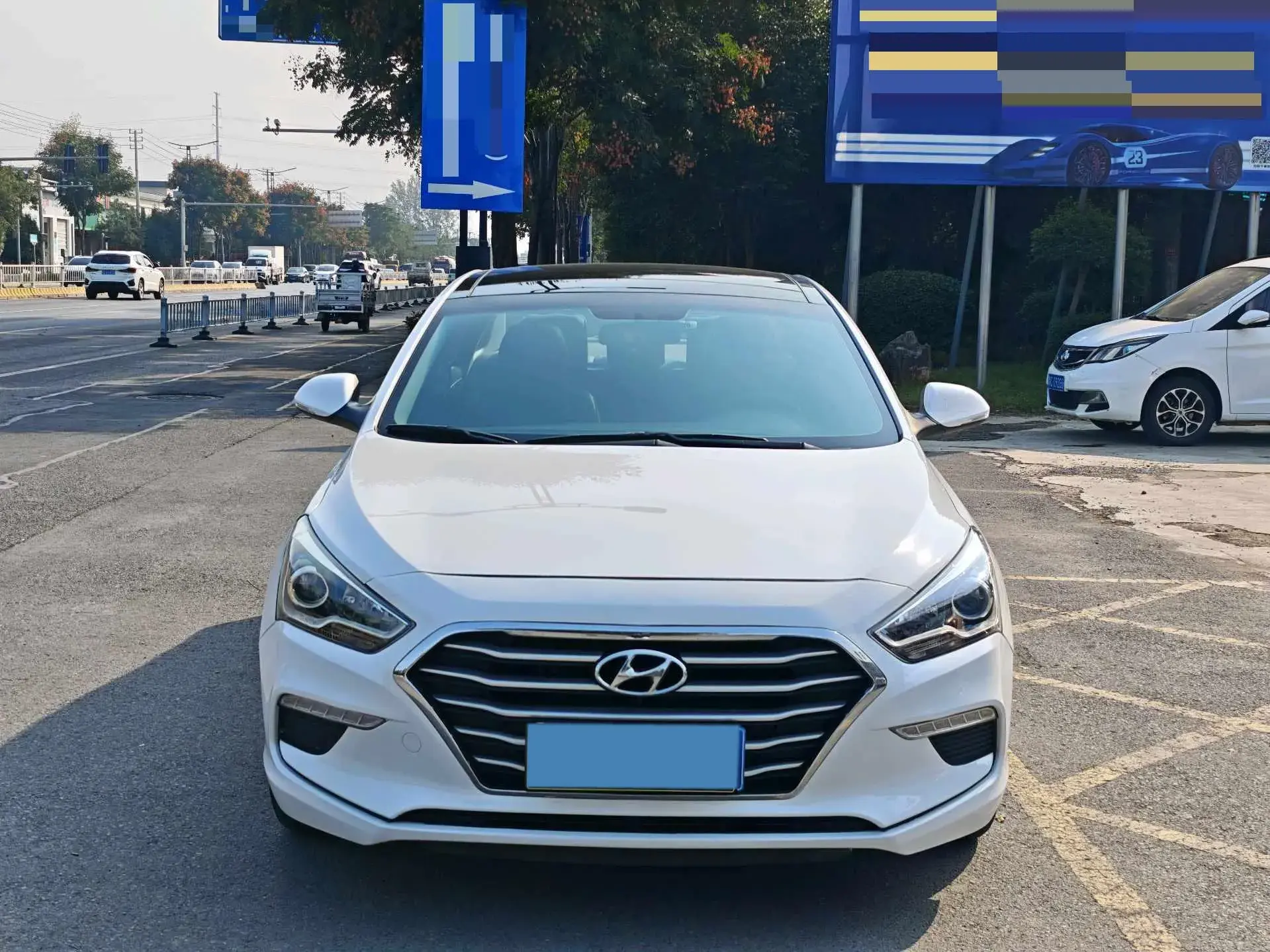 2019 HYUNDAI MISTRA thumbnail 3