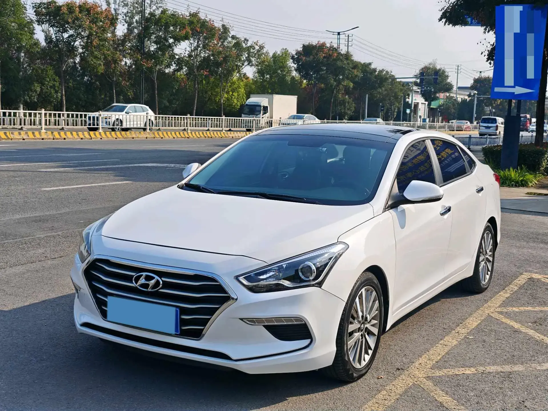 2019 HYUNDAI MISTRA view 1