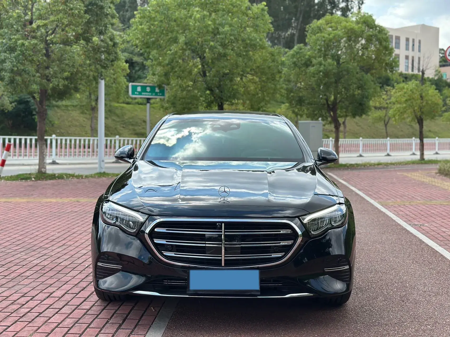 2025 MERCEDES-BENZ E thumbnail 2