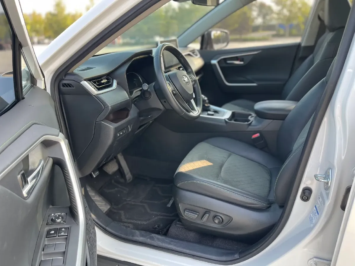 2022 Toyota RAV4 2.0L 171HP L4 CVT,autocango,china used car exporter,china ev exporter,chinese used car exporter,chinese used ev exporter