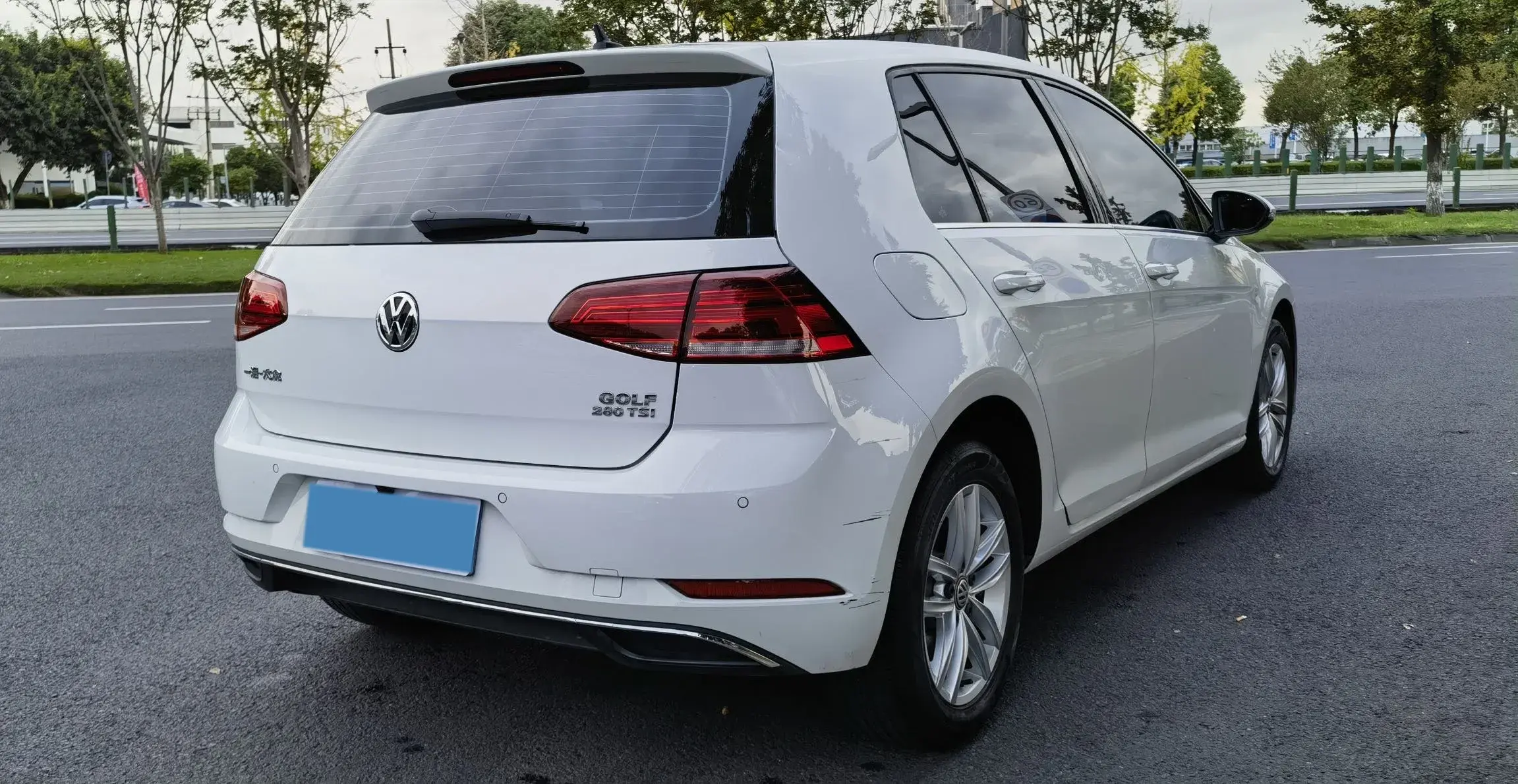 2019 VOLKSWAGEN GOLF thumbnail 4