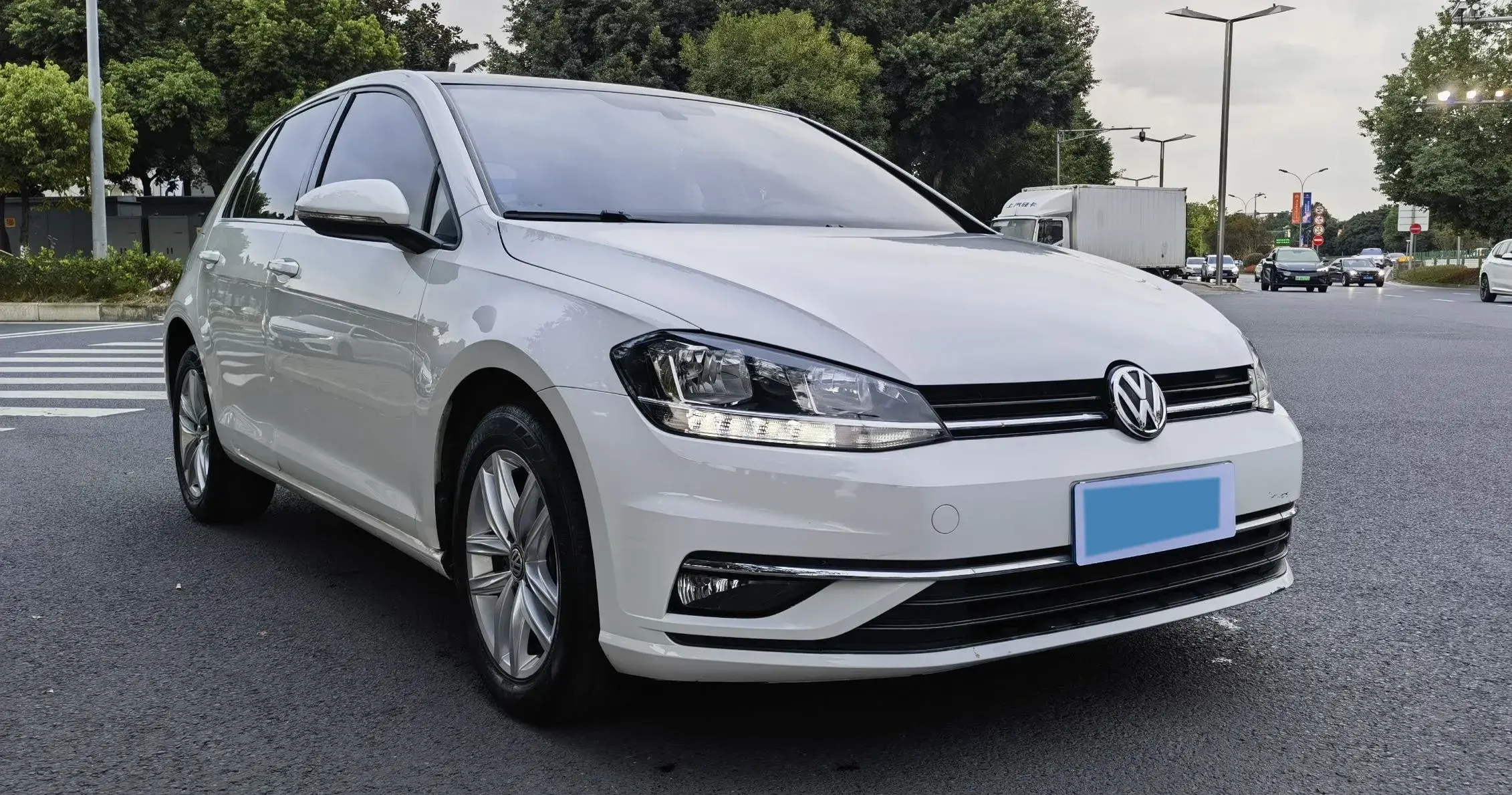 2019 VOLKSWAGEN GOLF thumbnail 3