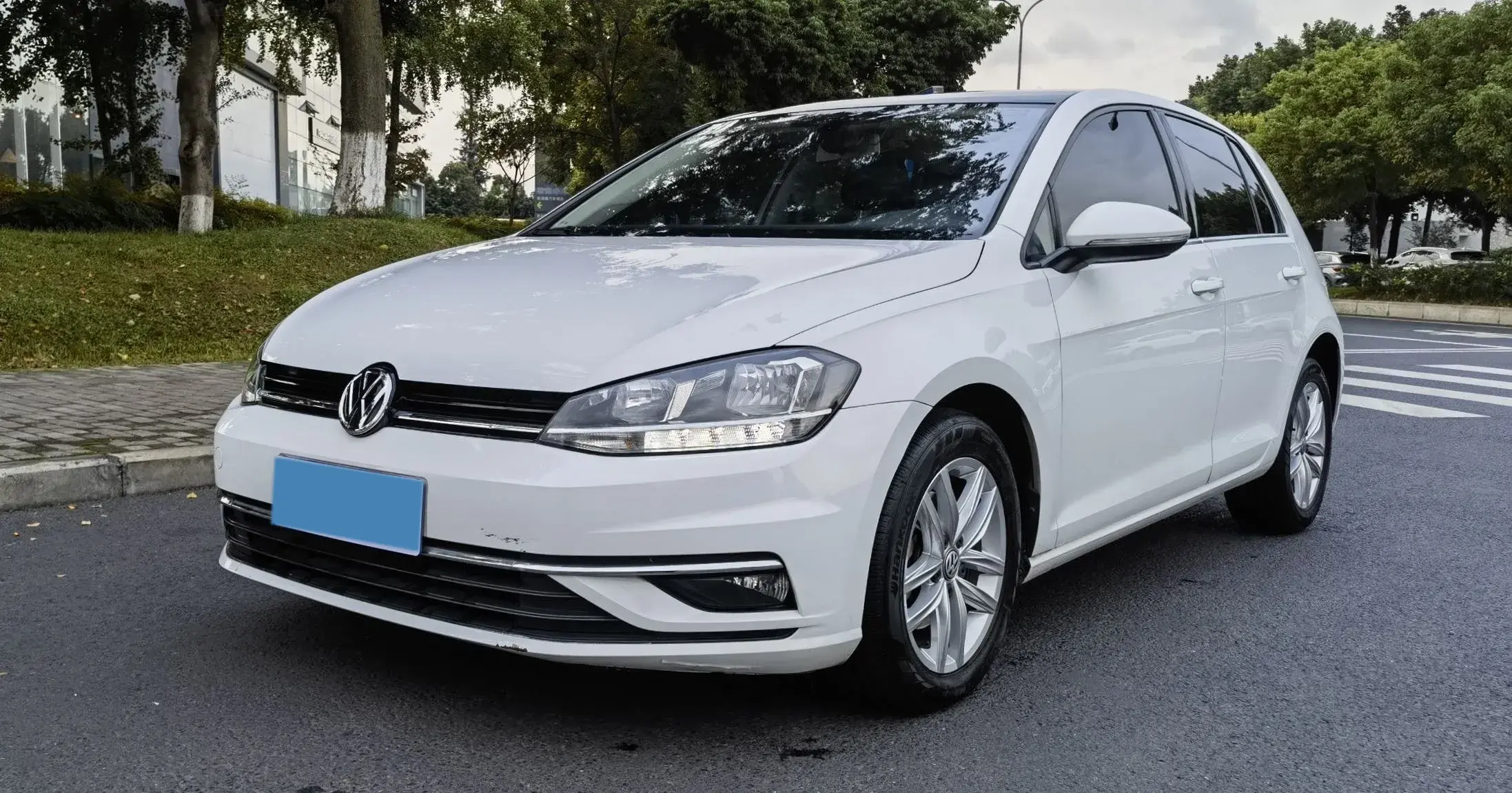 2019 VOLKSWAGEN GOLF view 1