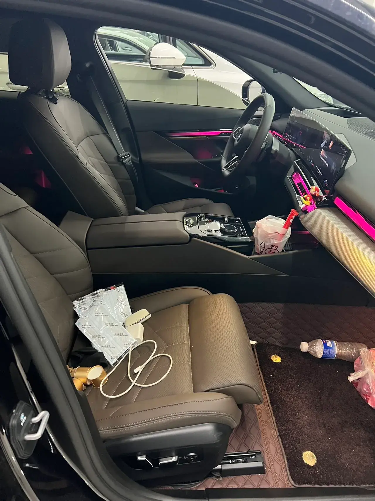 2024 BMW 5 thumbnail 4