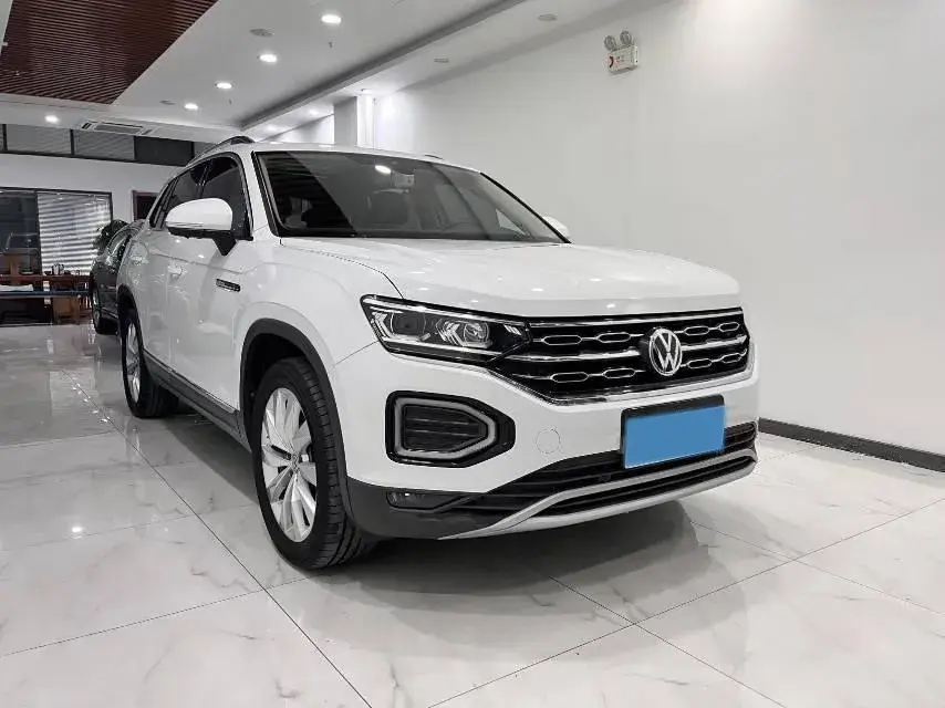 2020 VOLKSWAGEN TAYRON thumbnail 3