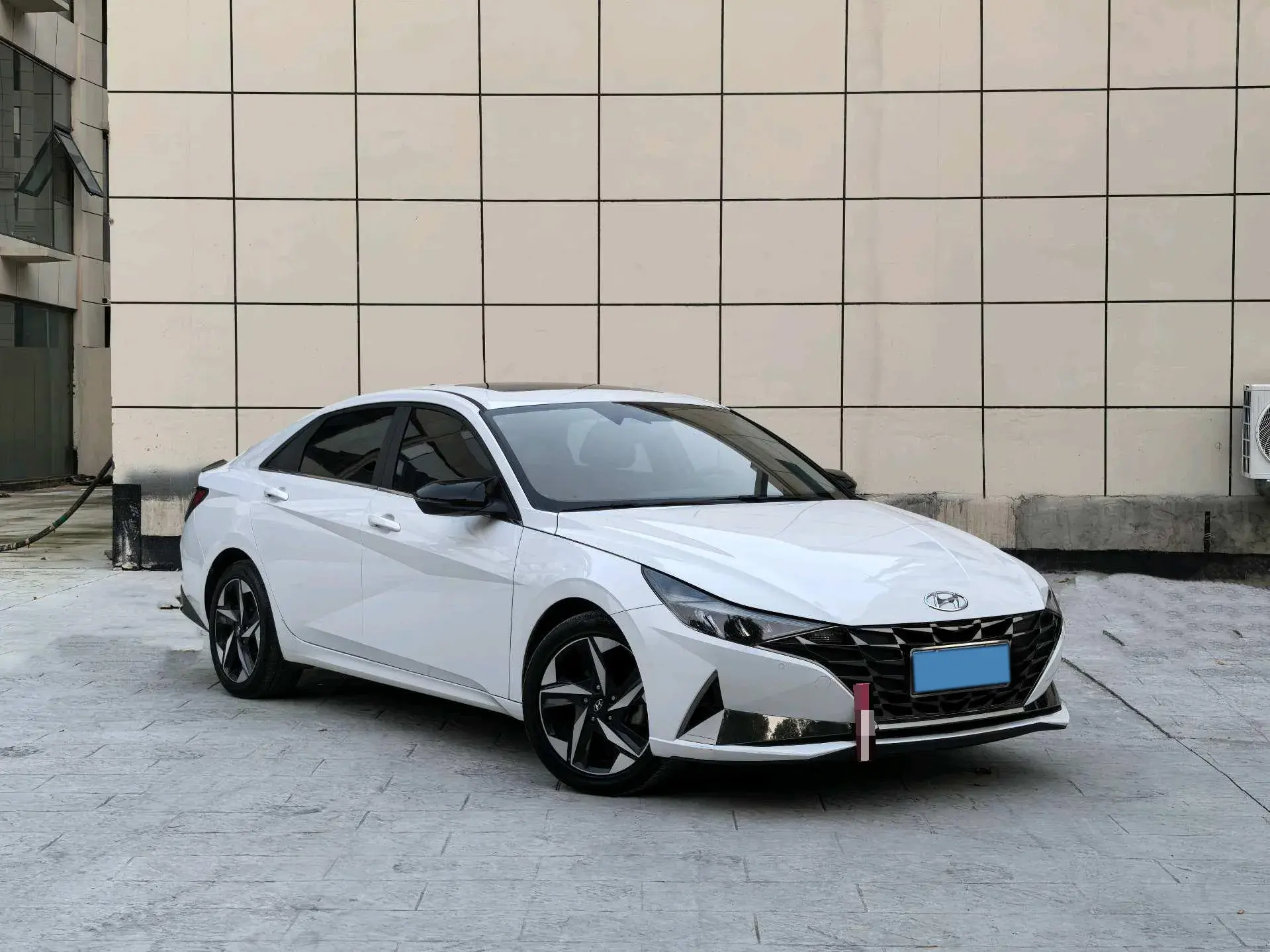 2022 HYUNDAI ELANTRA thumbnail 3