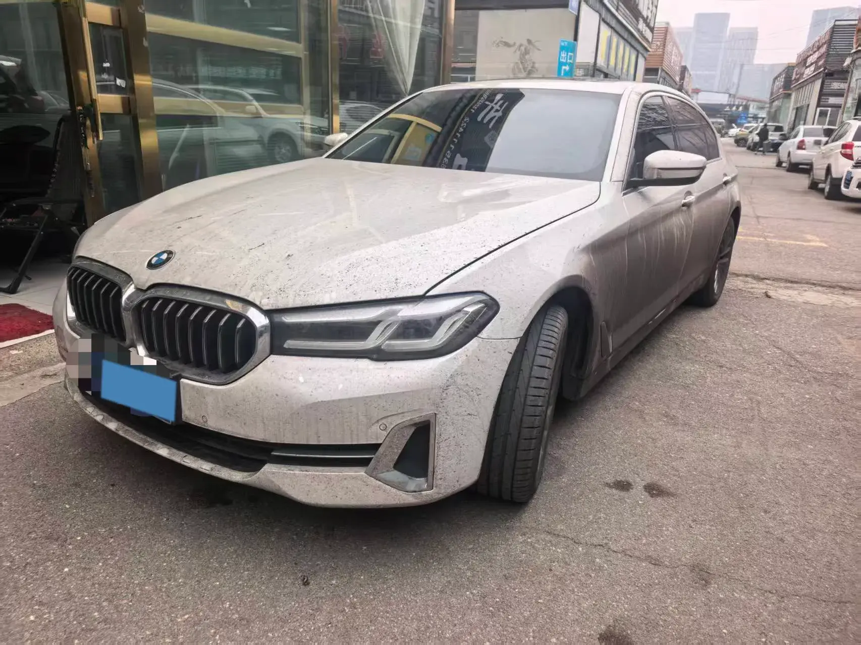 2022 BMW 5 view 1