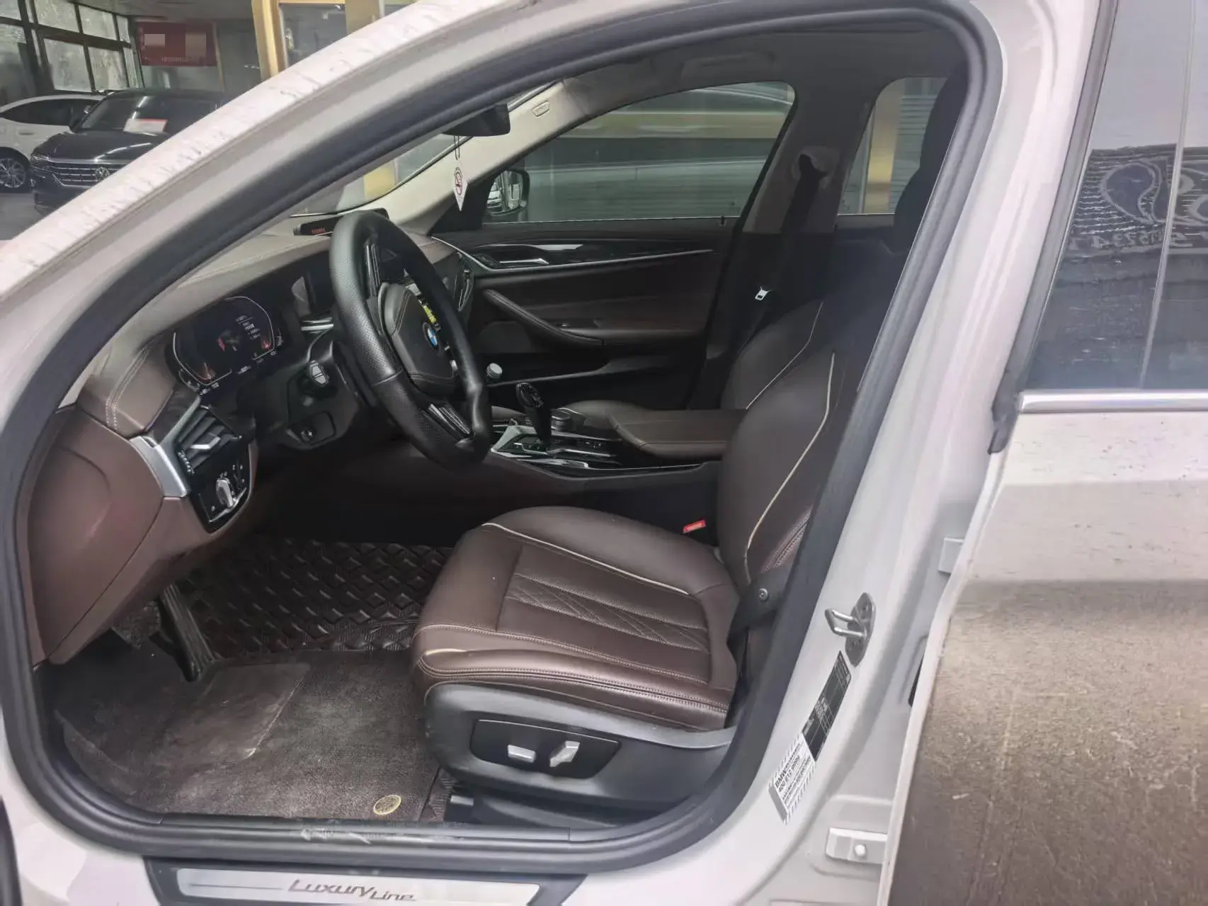 2022 BMW 5 thumbnail 4