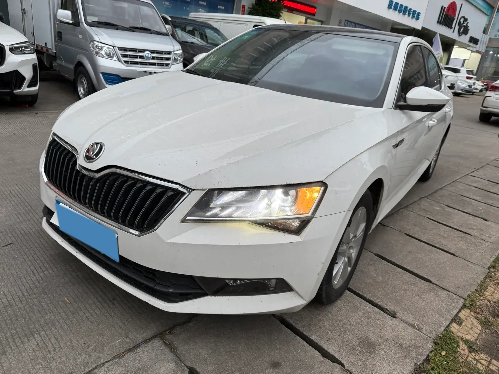 2018 SKODA SUPERB view 1