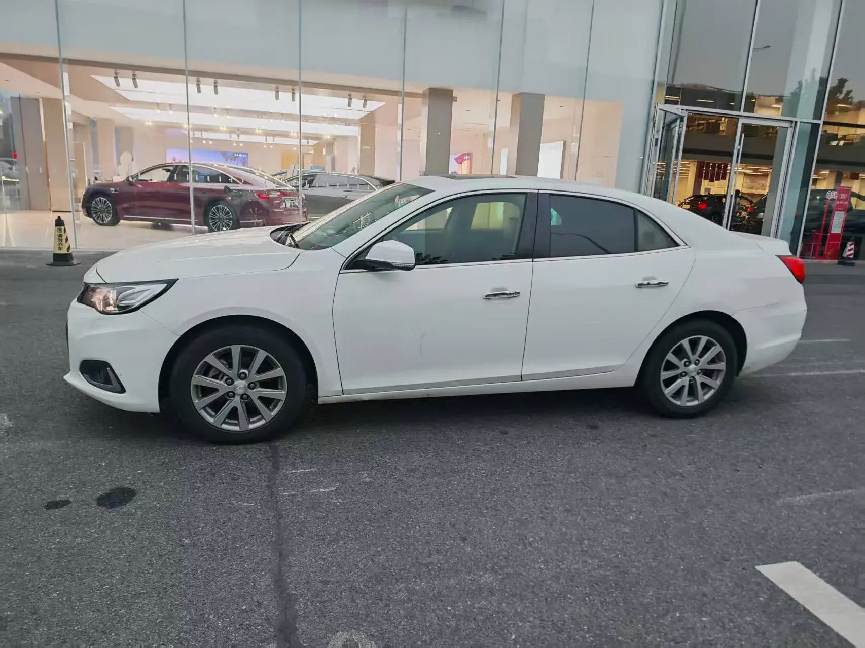 2018 CHEVROLET MALIBU thumbnail 4