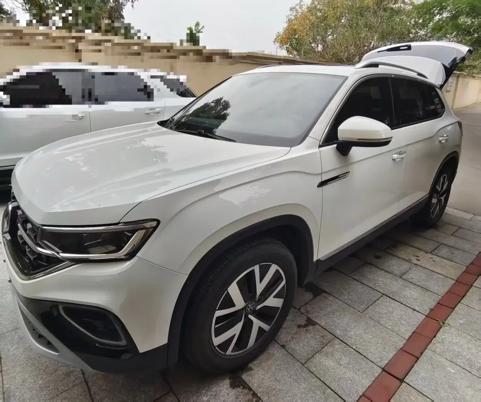 2023 VOLKSWAGEN TAYRON view 1