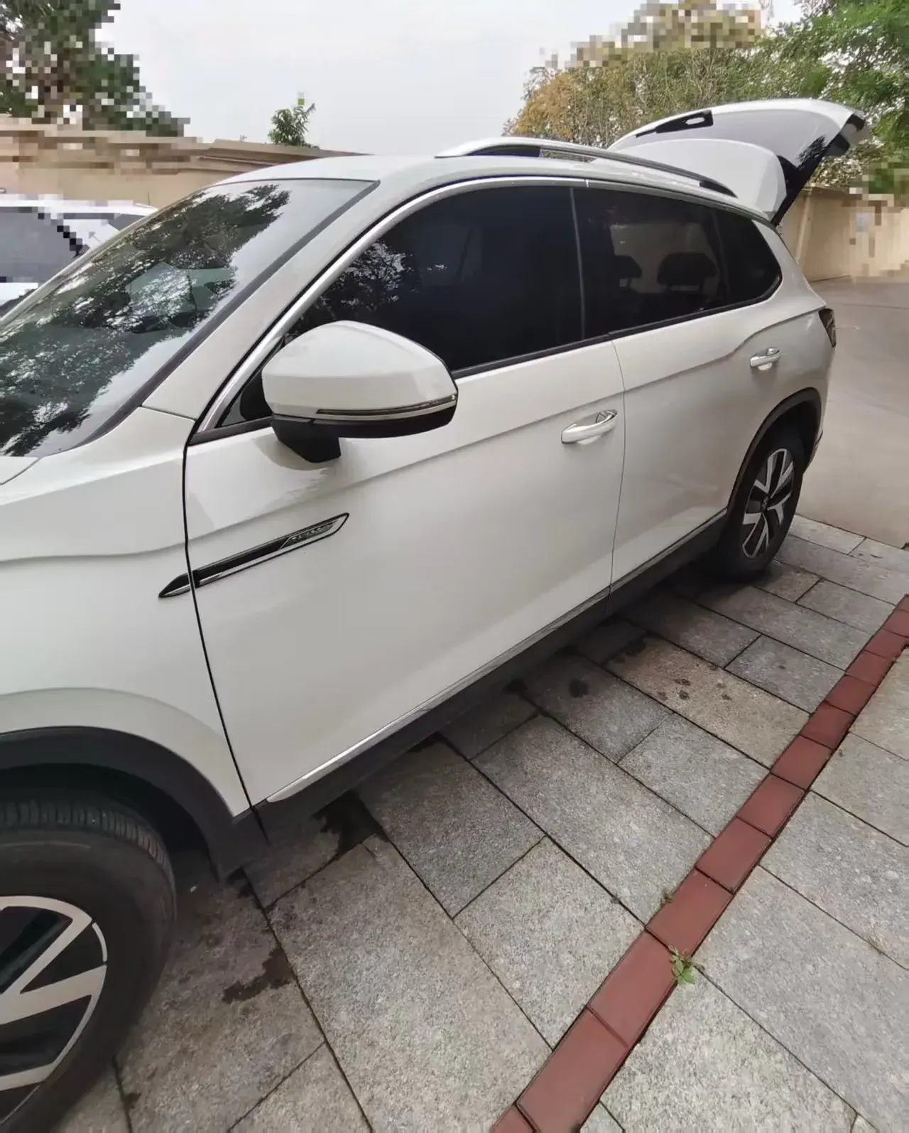 2023 VOLKSWAGEN TAYRON thumbnail 3