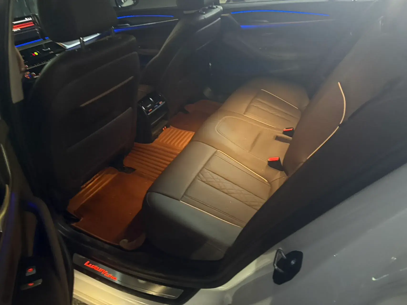 2021 BMW 5 thumbnail 3