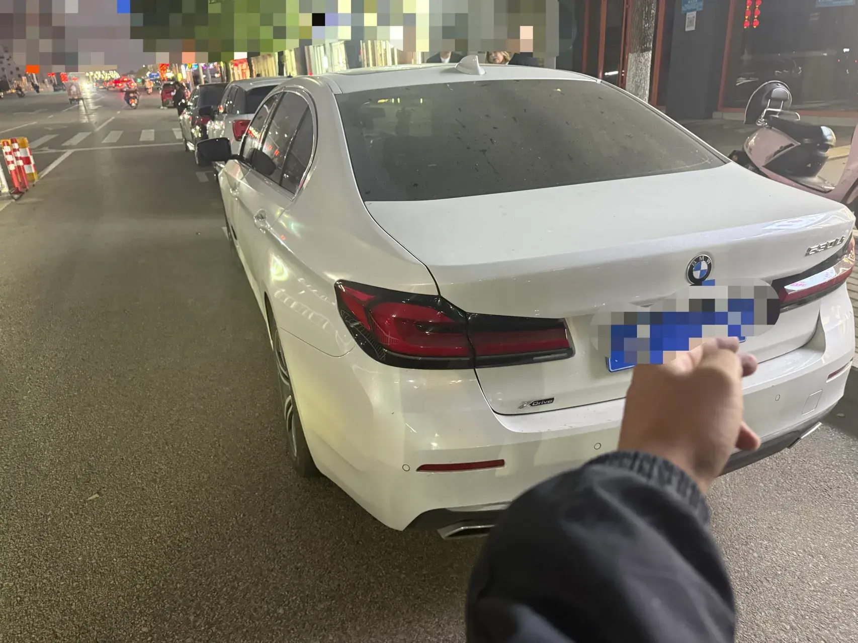 2021 BMW 5 thumbnail 4