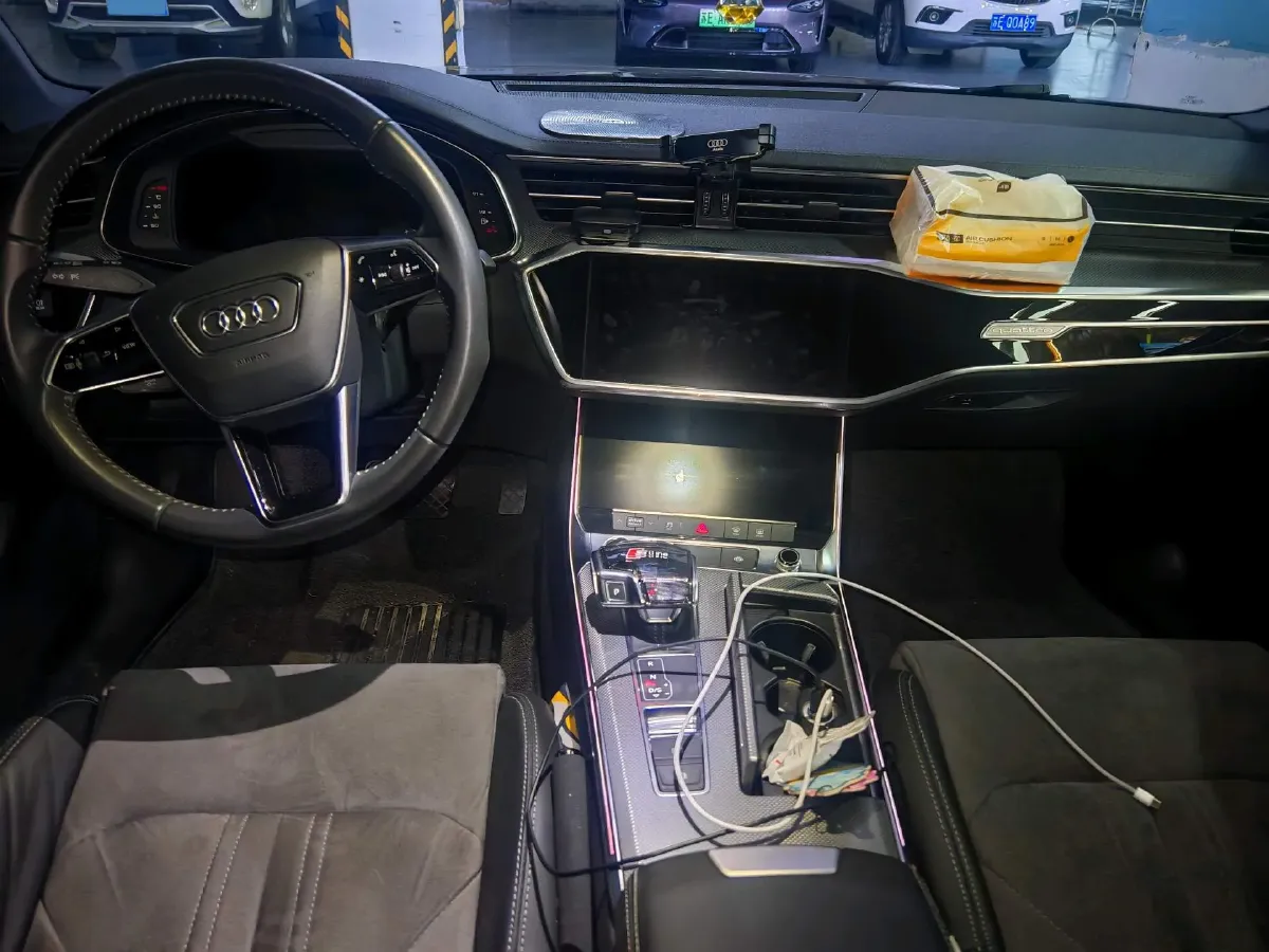 2021 Audi A6L 2.0T 224HP L4 7DCT,autocango,china used car exporter,china ev exporter,chinese used car exporter,chinese used ev exporter