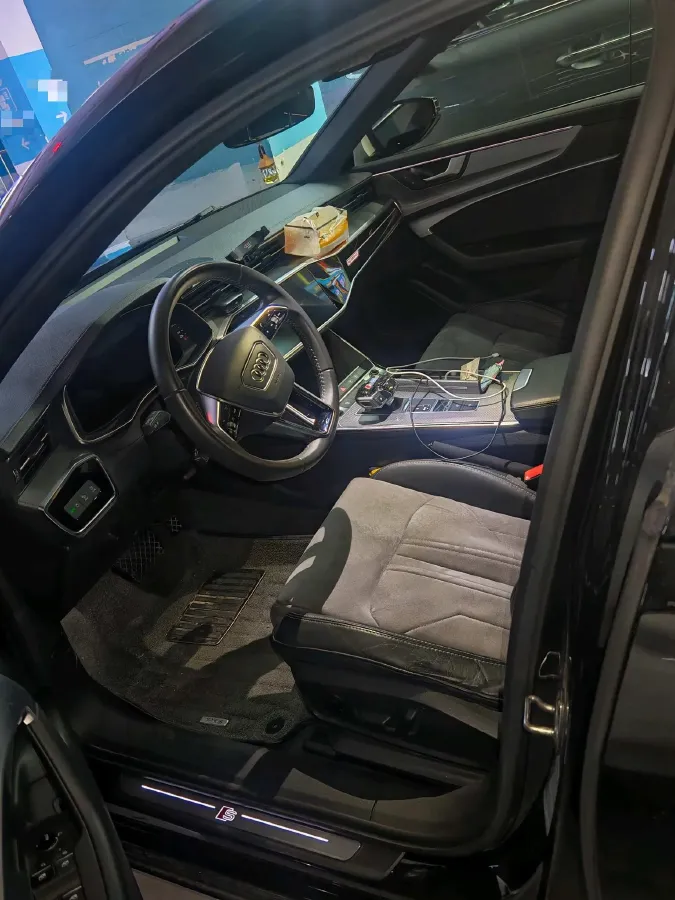 2021 Audi A6L 2.0T 224HP L4 7DCT,autocango,china used car exporter,china ev exporter,chinese used car exporter,chinese used ev exporter