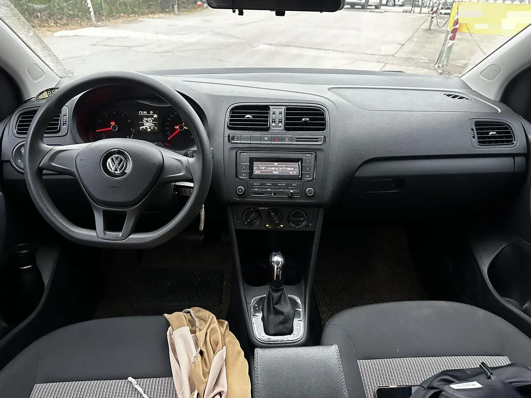 2018 VOLKSWAGEN POLO thumbnail 4