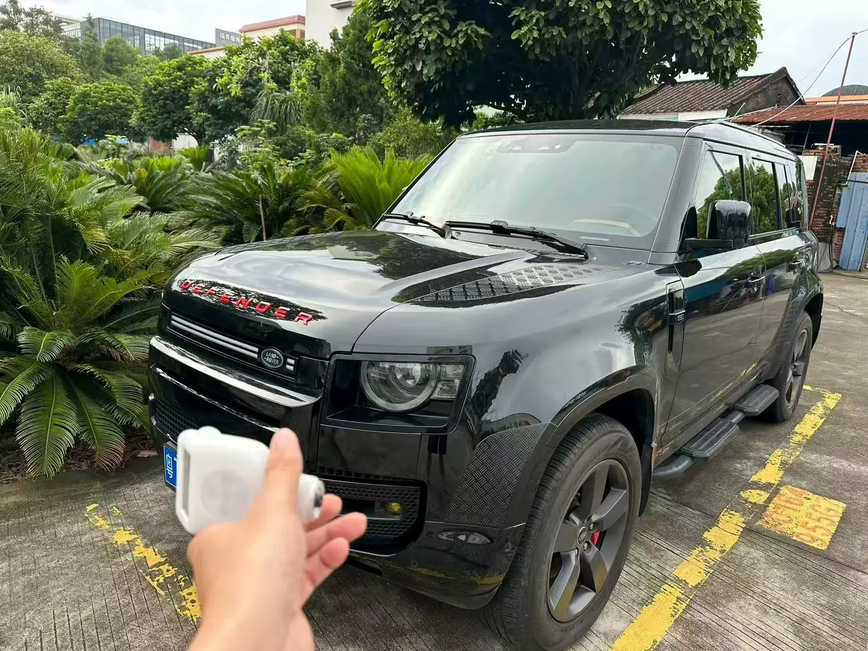 2024 LAND ROVER view 1