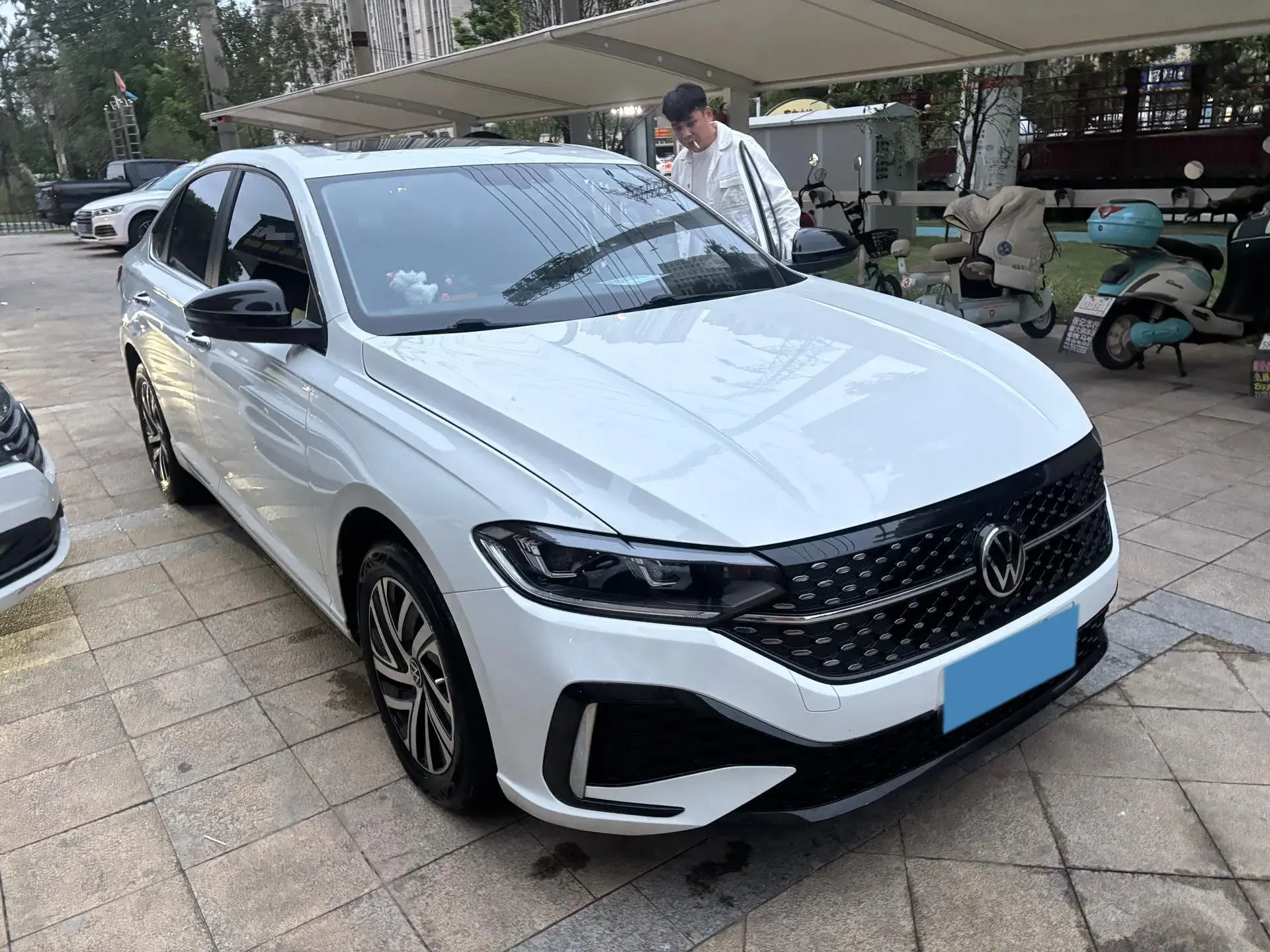 2023 VOLKSWAGEN LAVIDA thumbnail 2