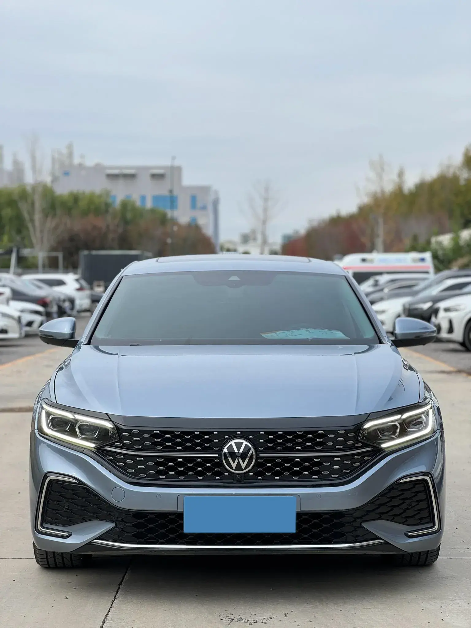 2021 VOLKSWAGEN PASSAT thumbnail 2