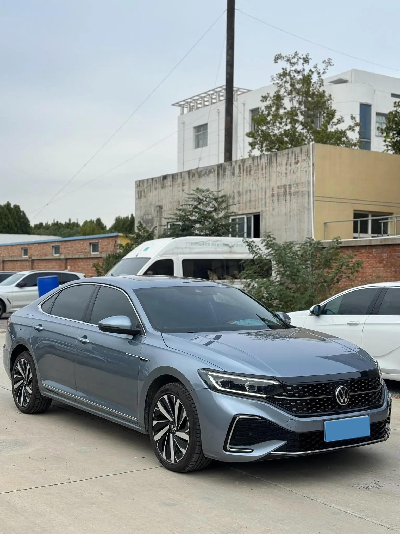 2021 VOLKSWAGEN PASSAT thumbnail 4