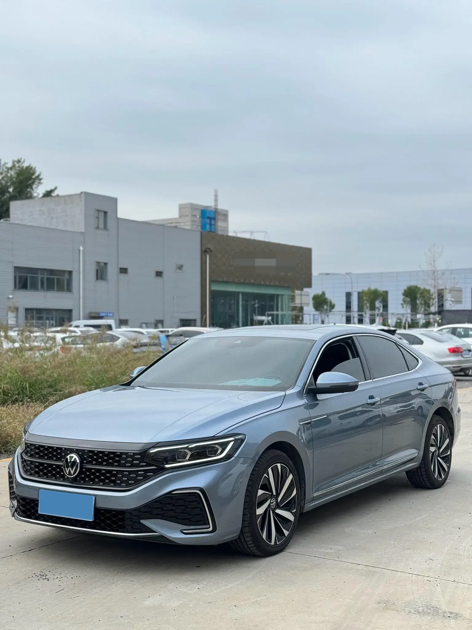 2021 VOLKSWAGEN PASSAT thumbnail 3