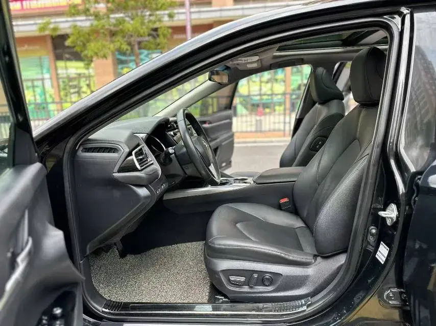 2019 TOYOTA CAMRY thumbnail 2