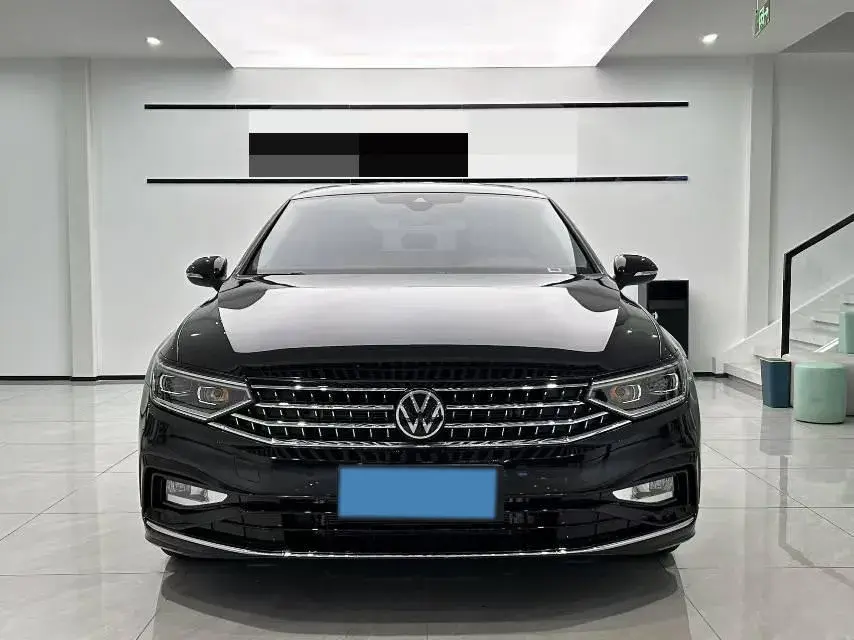 2025 VOLKSWAGEN MAGOTAN thumbnail 2