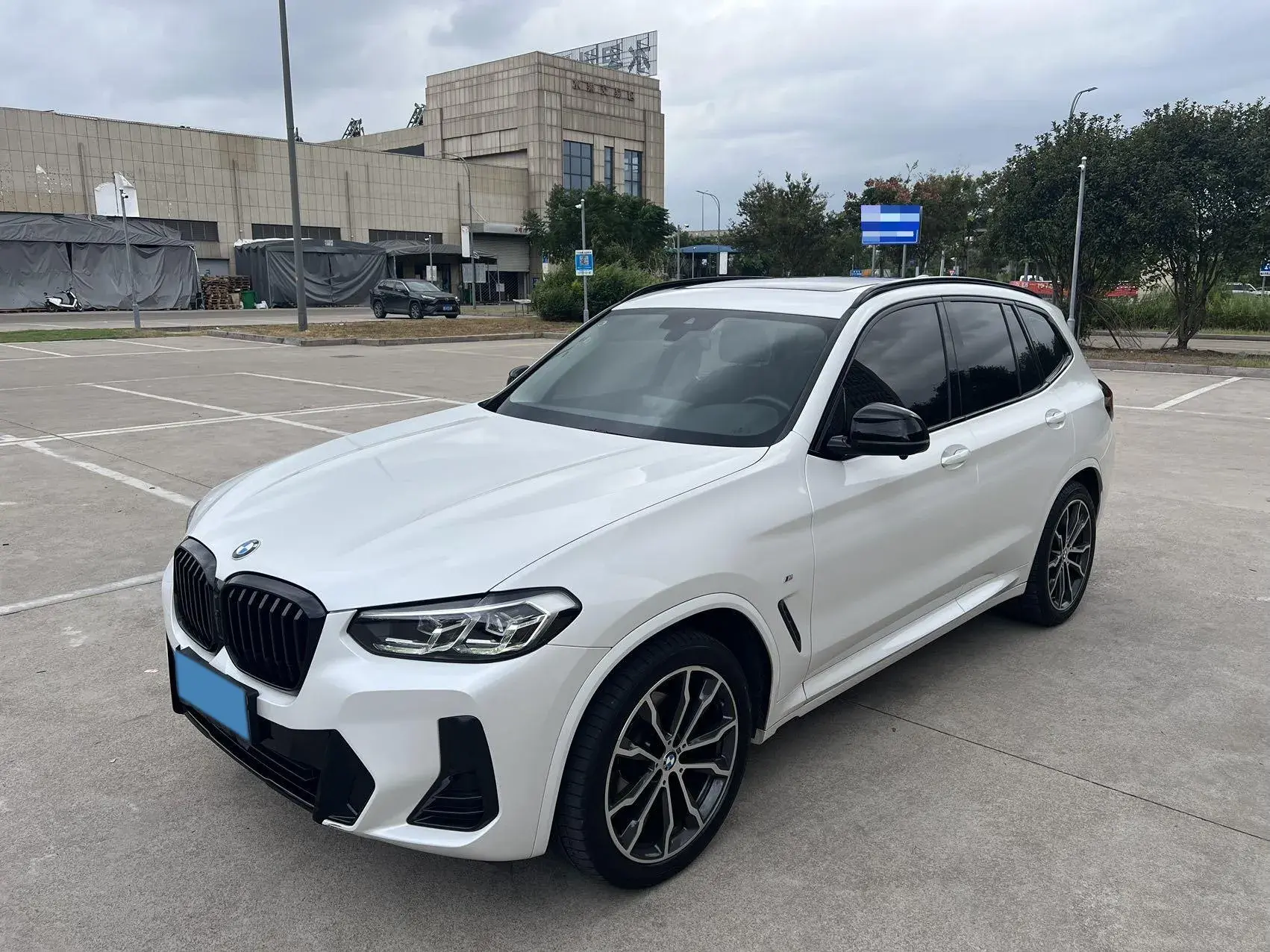2022 BMW X3 view 1
