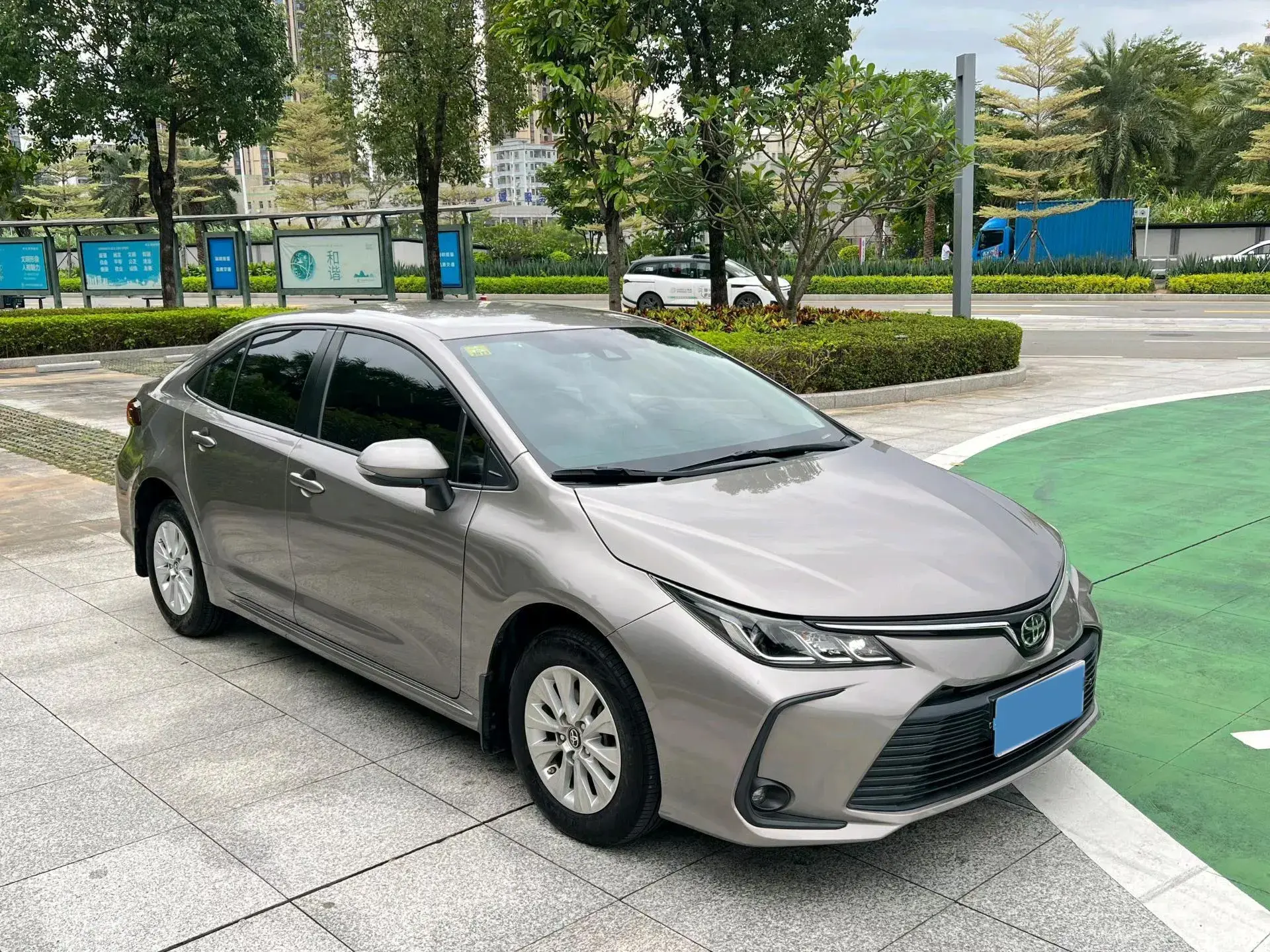 2019 TOYOTA COROLLA thumbnail 3