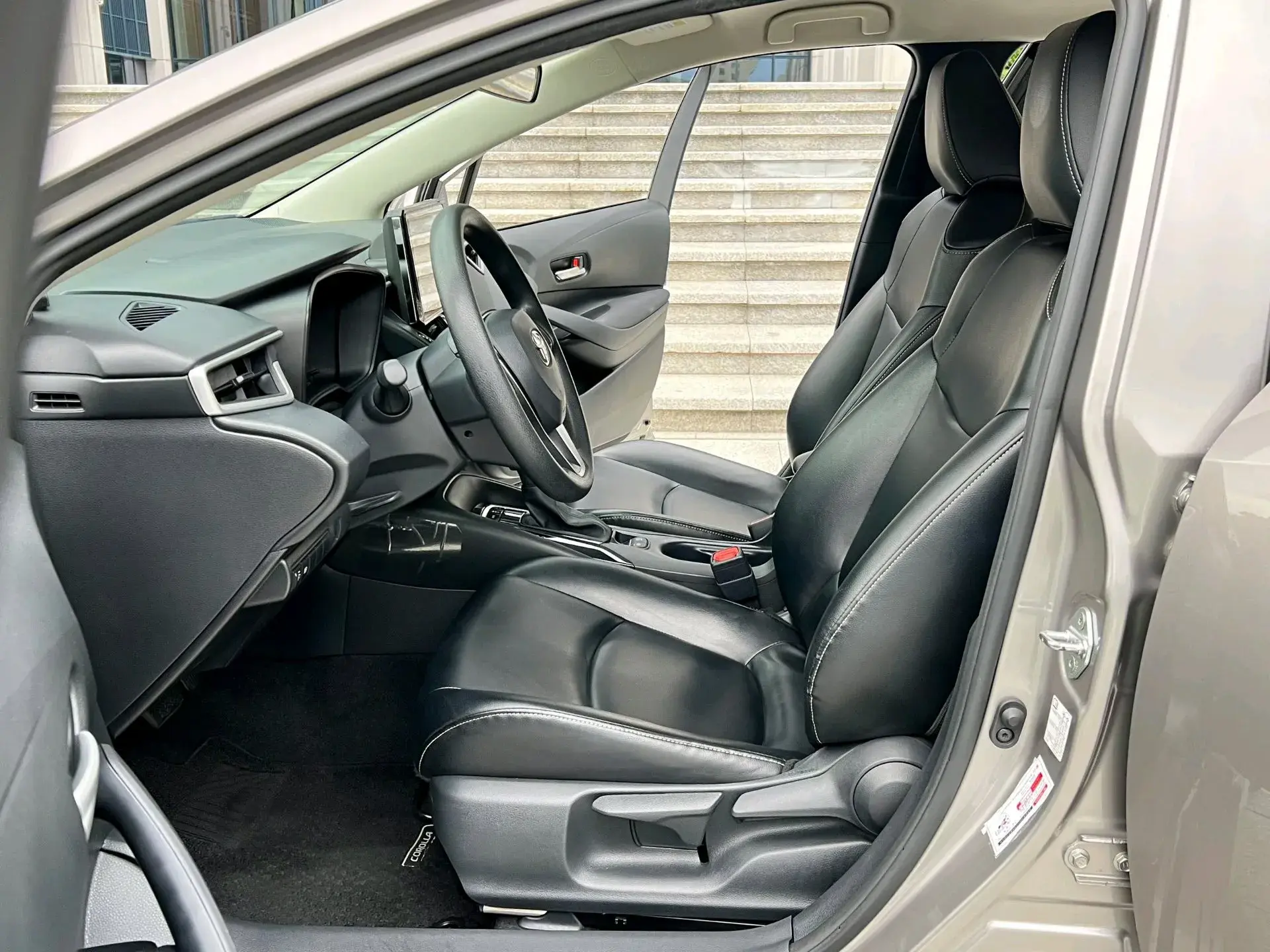 2019 TOYOTA COROLLA thumbnail 4