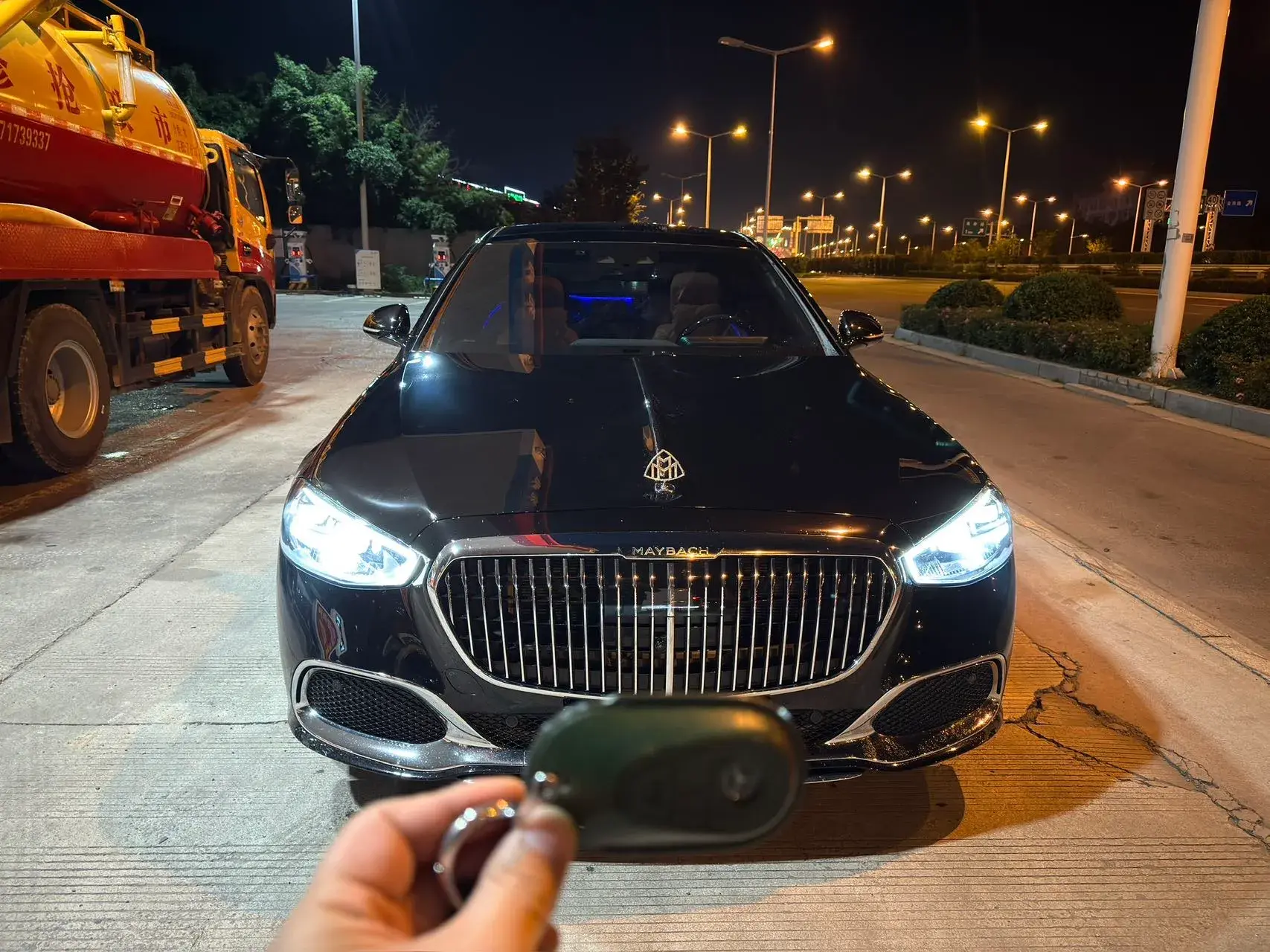 2023 MERCEDES-BENZ MAYBACH thumbnail 3