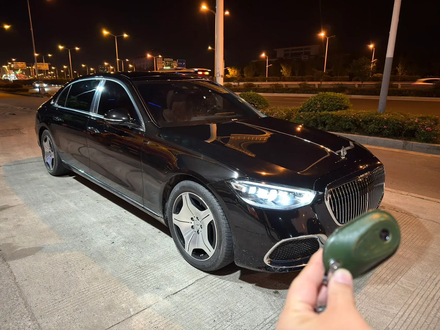 2023 MERCEDES-BENZ MAYBACH thumbnail 2