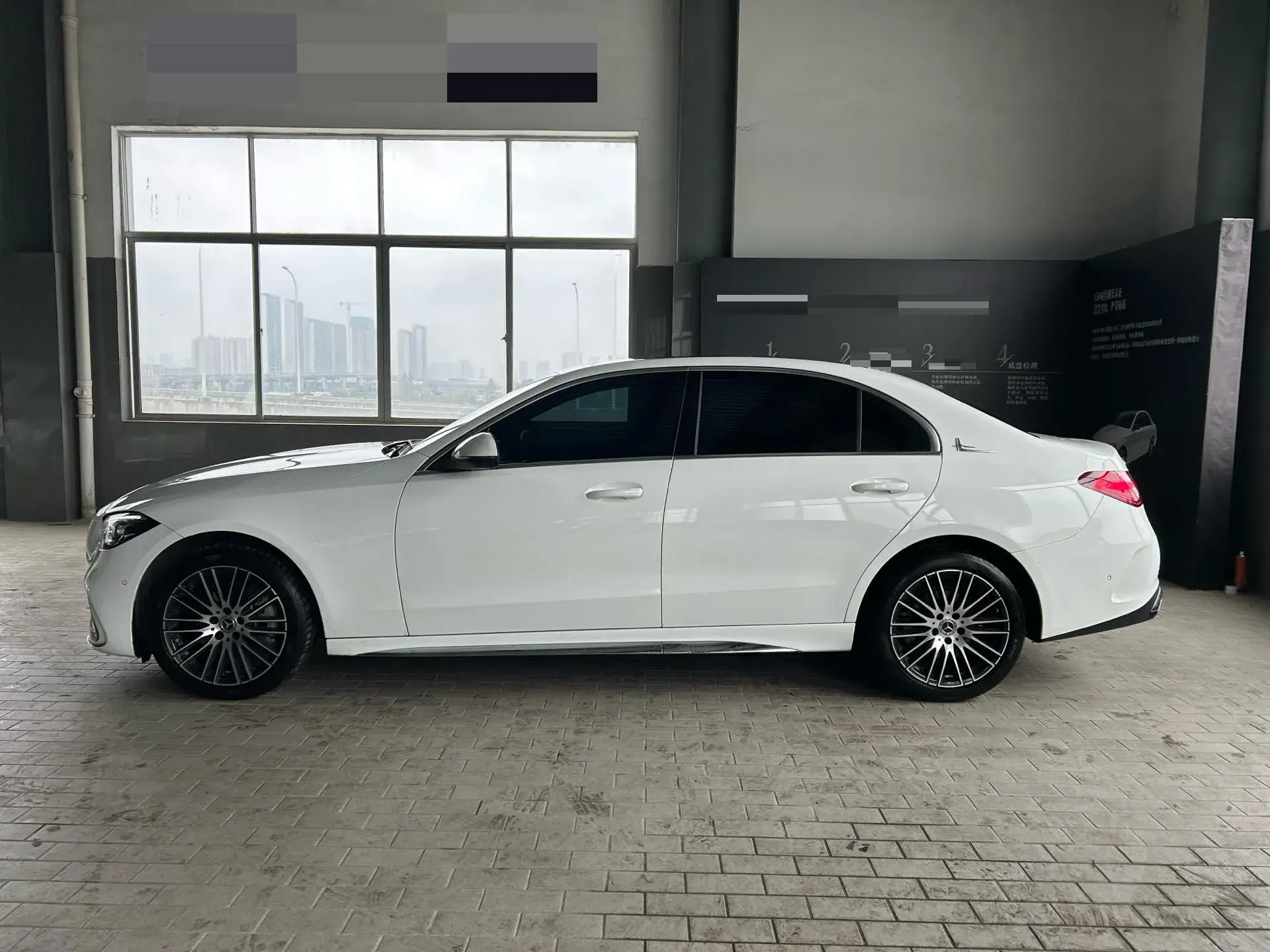 2025 MERCEDES-BENZ C thumbnail 3