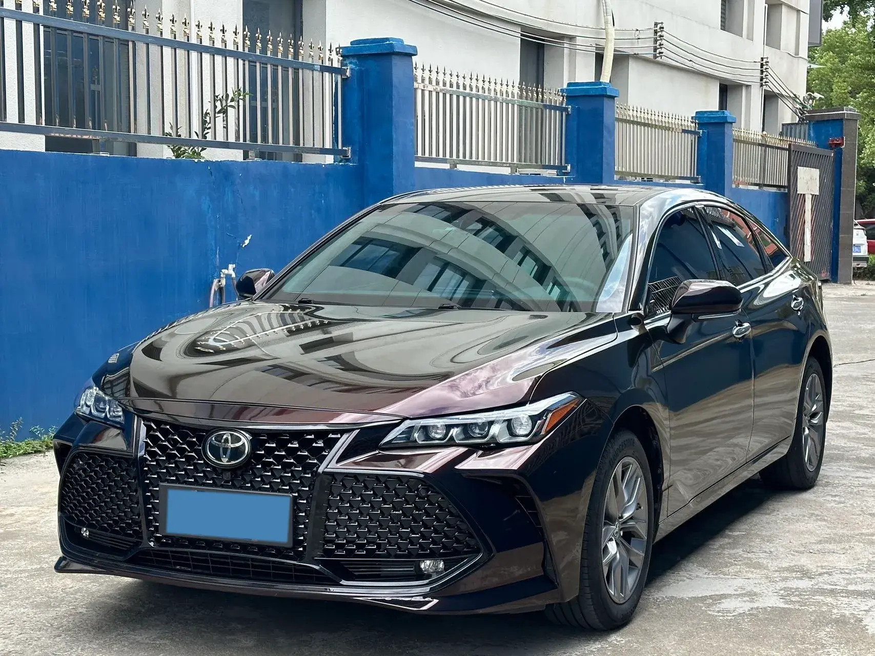 2021 TOYOTA AVALON view 1