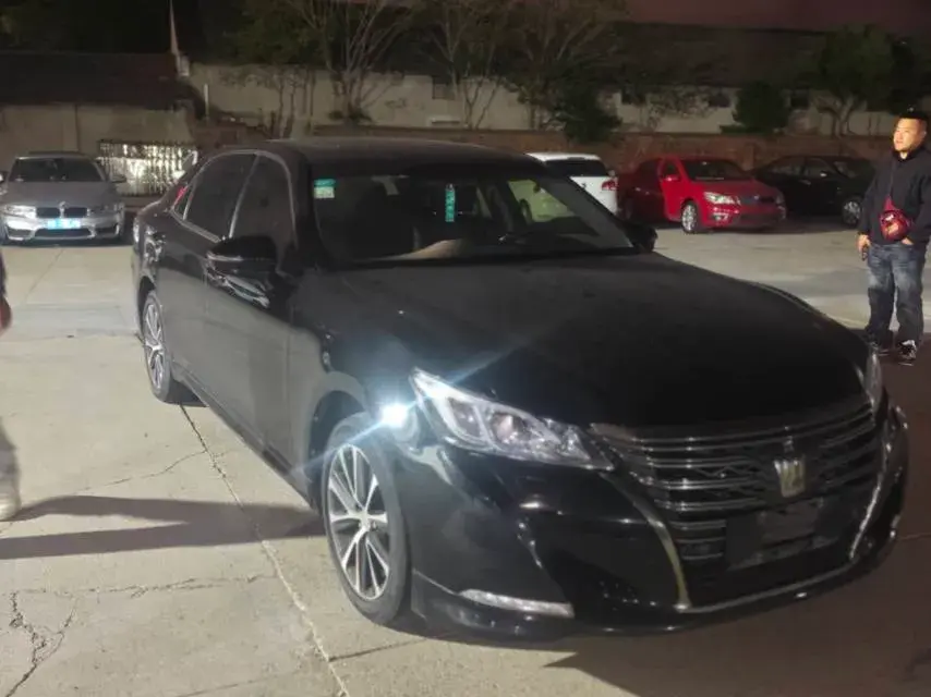 2017 TOYOTA CROWN thumbnail 3