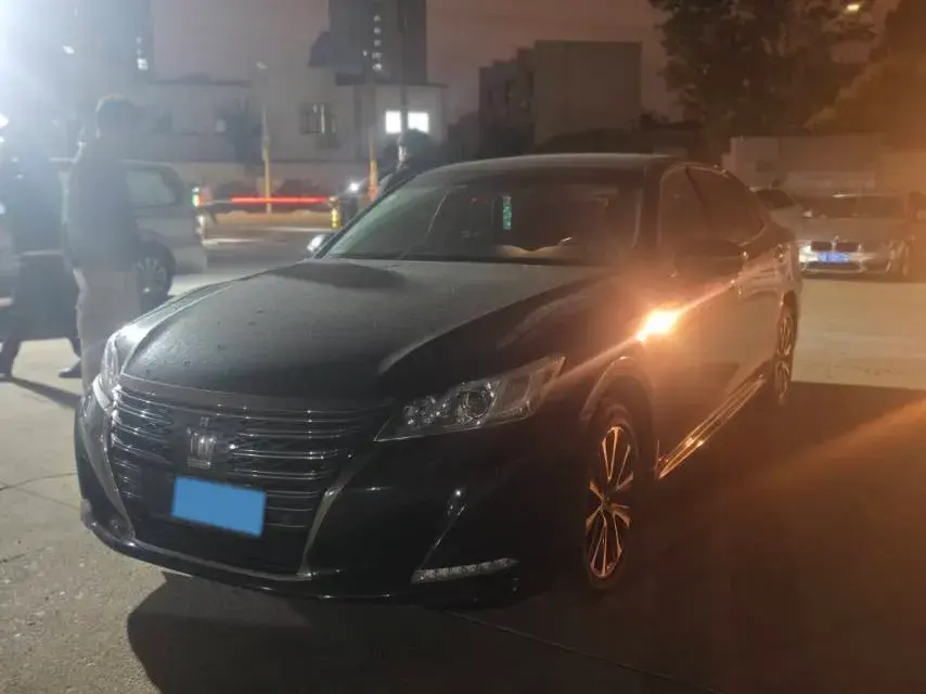 2017 TOYOTA CROWN view 1