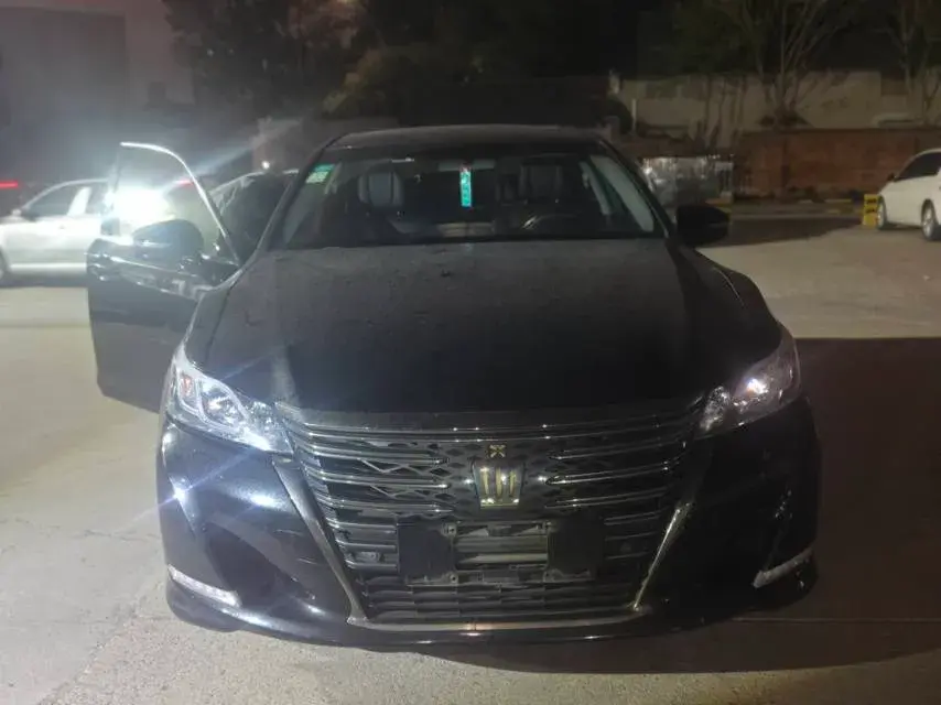 2017 TOYOTA CROWN thumbnail 2