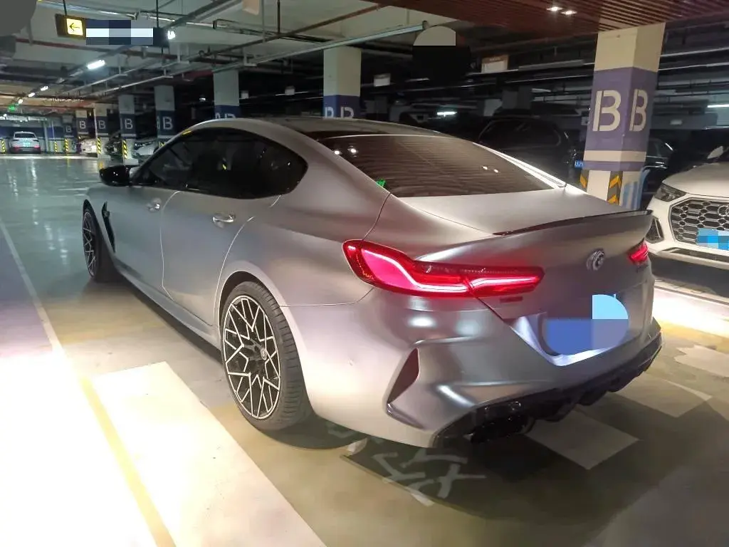 2021 BMW 8 thumbnail 4