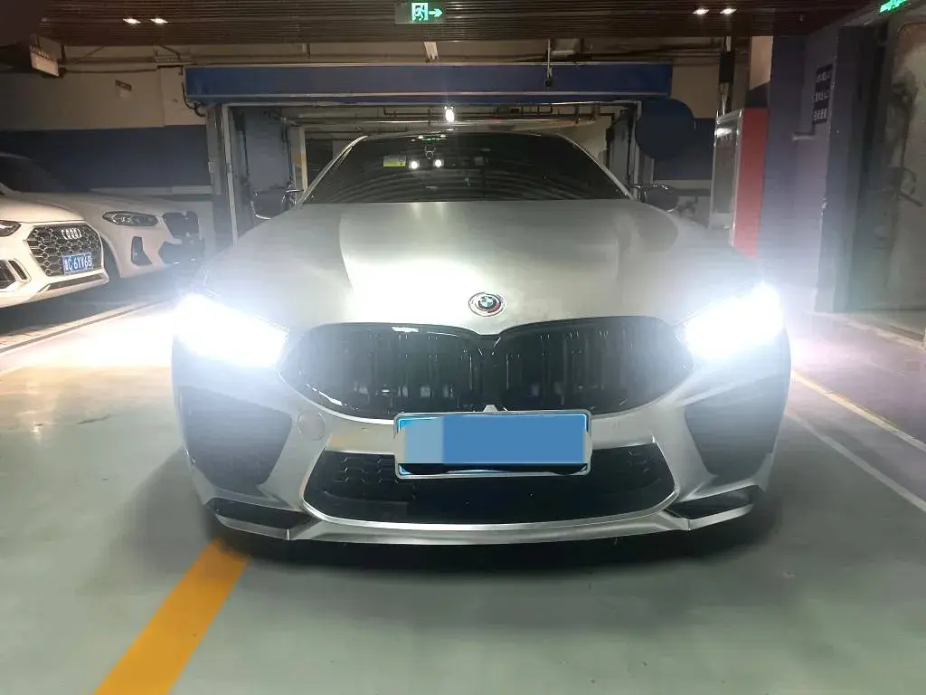 2021 BMW 8 thumbnail 2