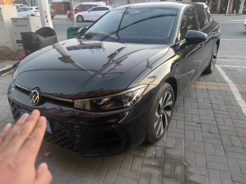 2025 Volkswagen Passat 2.0T 220HP L4 7DCT,autocango,china used car exporter,china ev exporter,chinese used car exporter,chinese used ev exporter