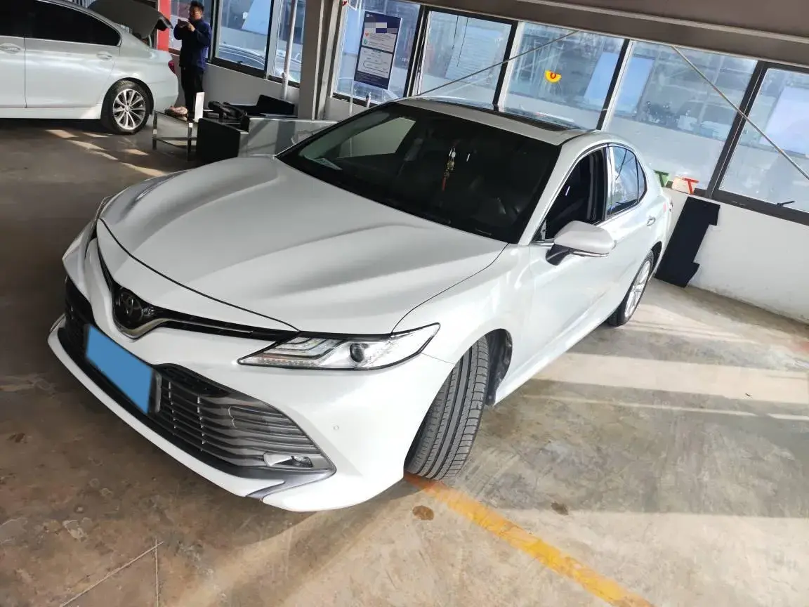 2018 TOYOTA CAMRY view 1