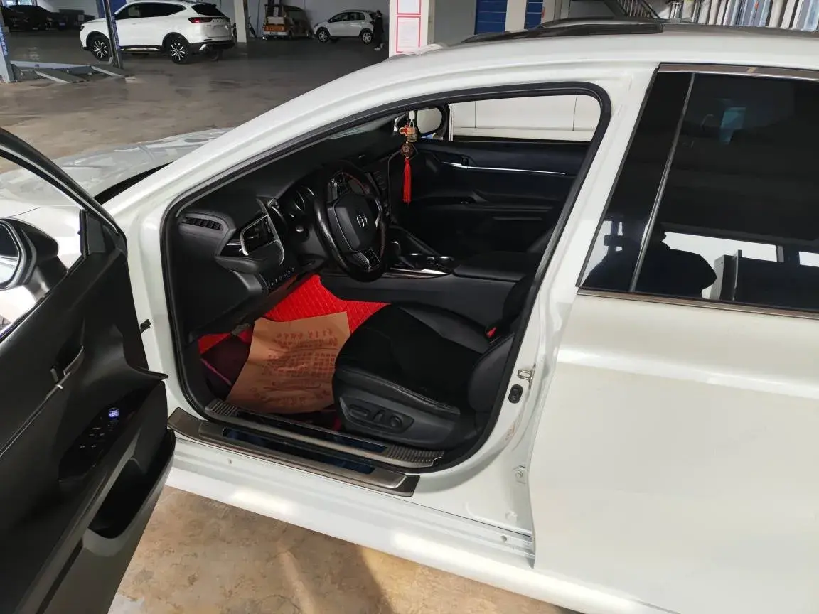 2018 TOYOTA CAMRY thumbnail 2