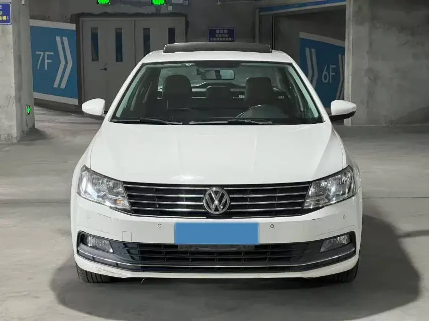 2017 VOLKSWAGEN LAVIDA thumbnail 2