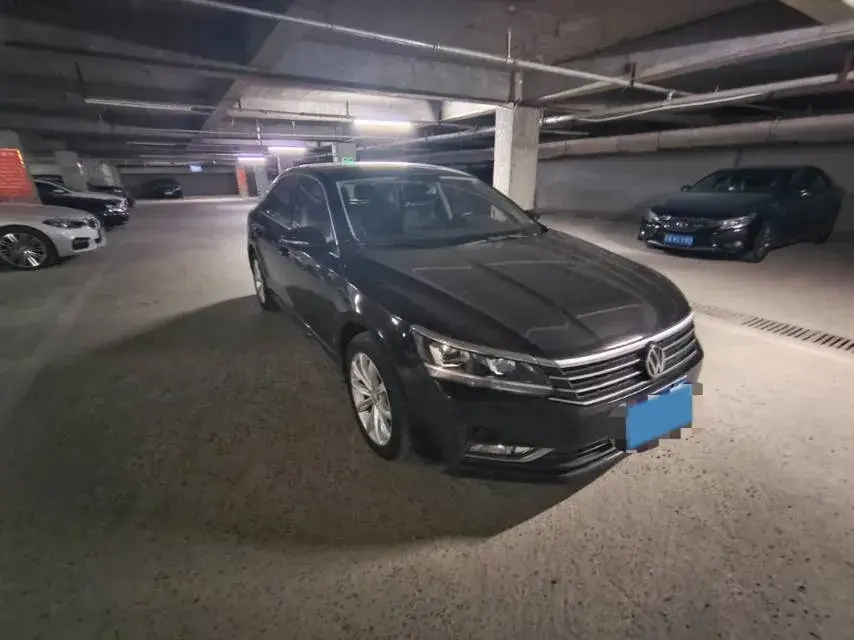 2017 VOLKSWAGEN PASSAT thumbnail 2