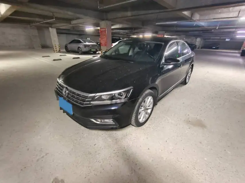 2017 VOLKSWAGEN PASSAT view 1