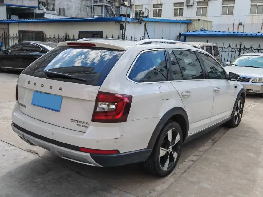 2018 SKODA OCTAVIA thumbnail 4