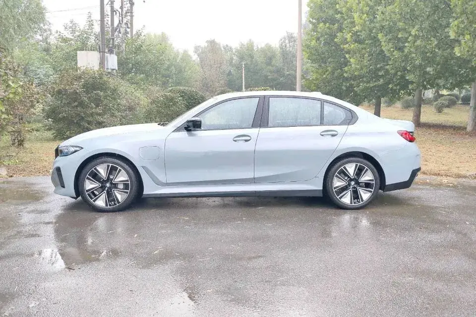 2025 BMW I3 thumbnail 2